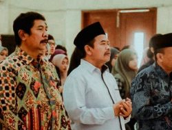 Guru Besar Jurnalisme Fakultas Ilmu Sosial dan Politik UGM Yogyakarta Mengisi Seminar di IAIN Madura
