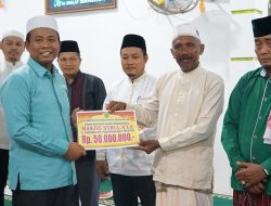 Wabup Rohil Serahkan Berbagai Bantuan Saat Safari Ramadhan di Masjid Jami’ Baitul Akbar Pekaitan