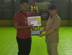 Sulistiyo Widodo Serahkan Piala Liga Futsal Ramadhan Cup Antar Desa, Ditemani Atlit Tinju Kebumen